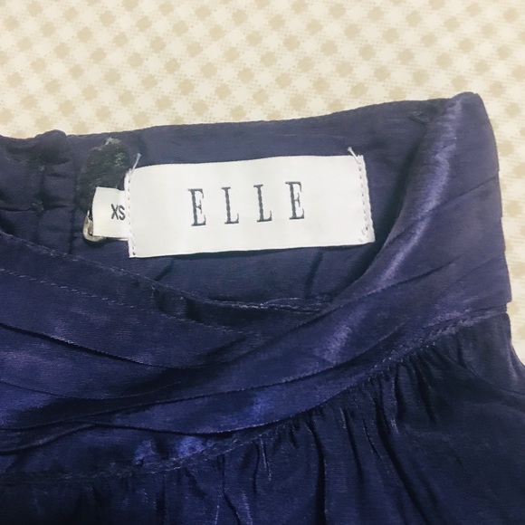 Elle halter neck party wear top - Picture 3 of 6